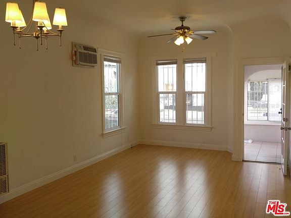 2nd image of 1147 S Mariposa Ave