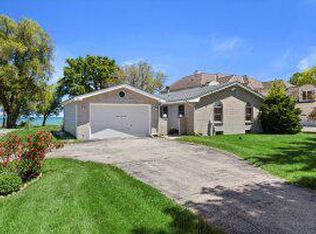 9411 Lakeshore Dr, Pleasant Prairie, WI 53158