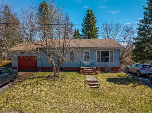 15 Louisa St, Parry Sound, ON P2A 2V3