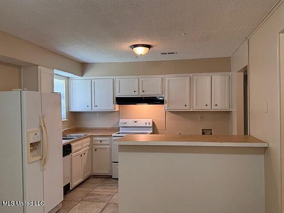 5th image of 160 Hillbrook Dr