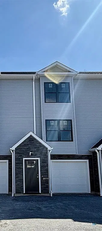 2 bed, 1.5 bath, 1100 sqft, $2,500 — Photo 1