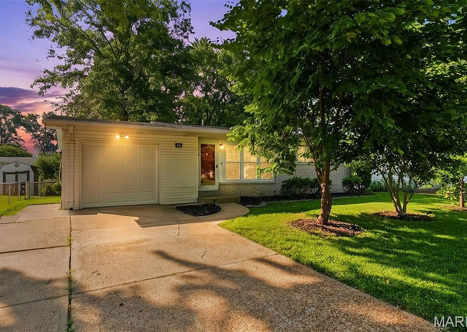 1st image of 860 Flora Ln
