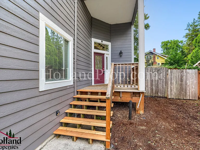 3228 SE Filbert St — Photo 3