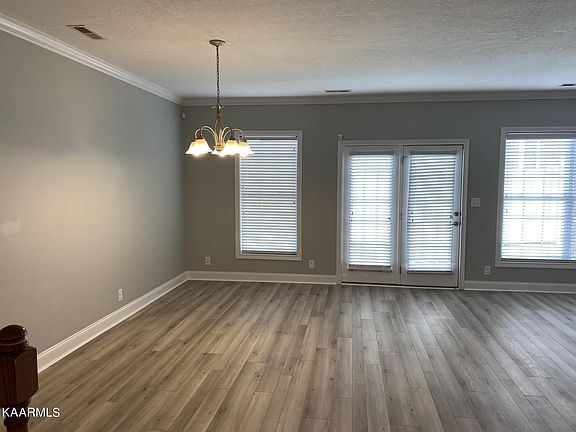 4th image of 640 Yorkland Way