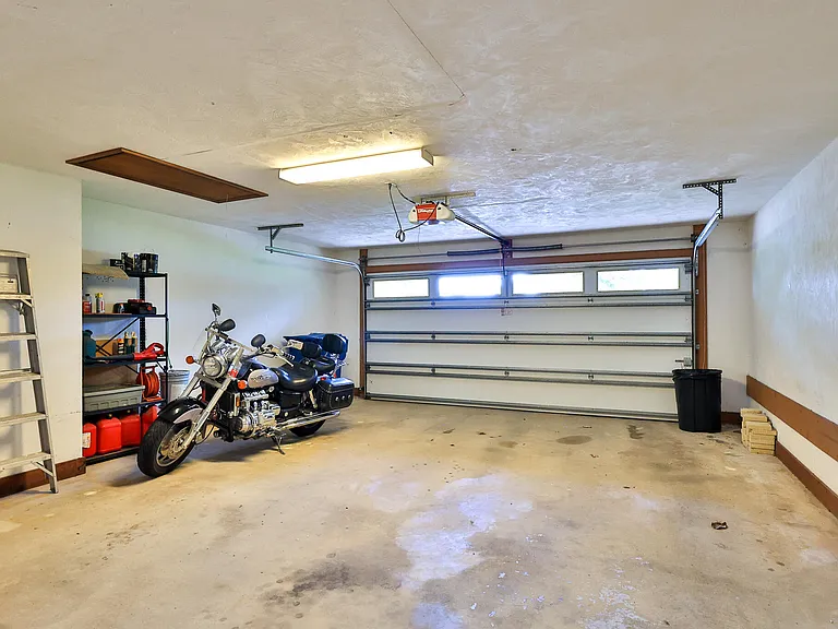 1807 Lindbergh Ln — Photo 30