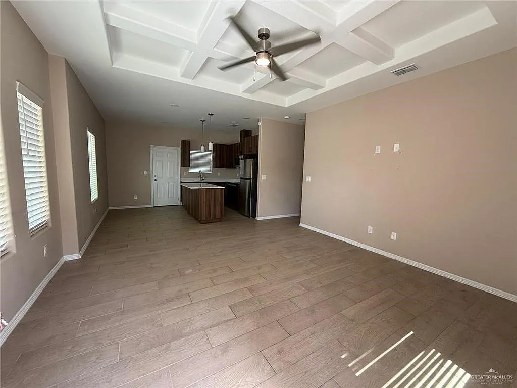3 bed, 2.0 bath, 4030 sqft, $1,250 — Photo 3