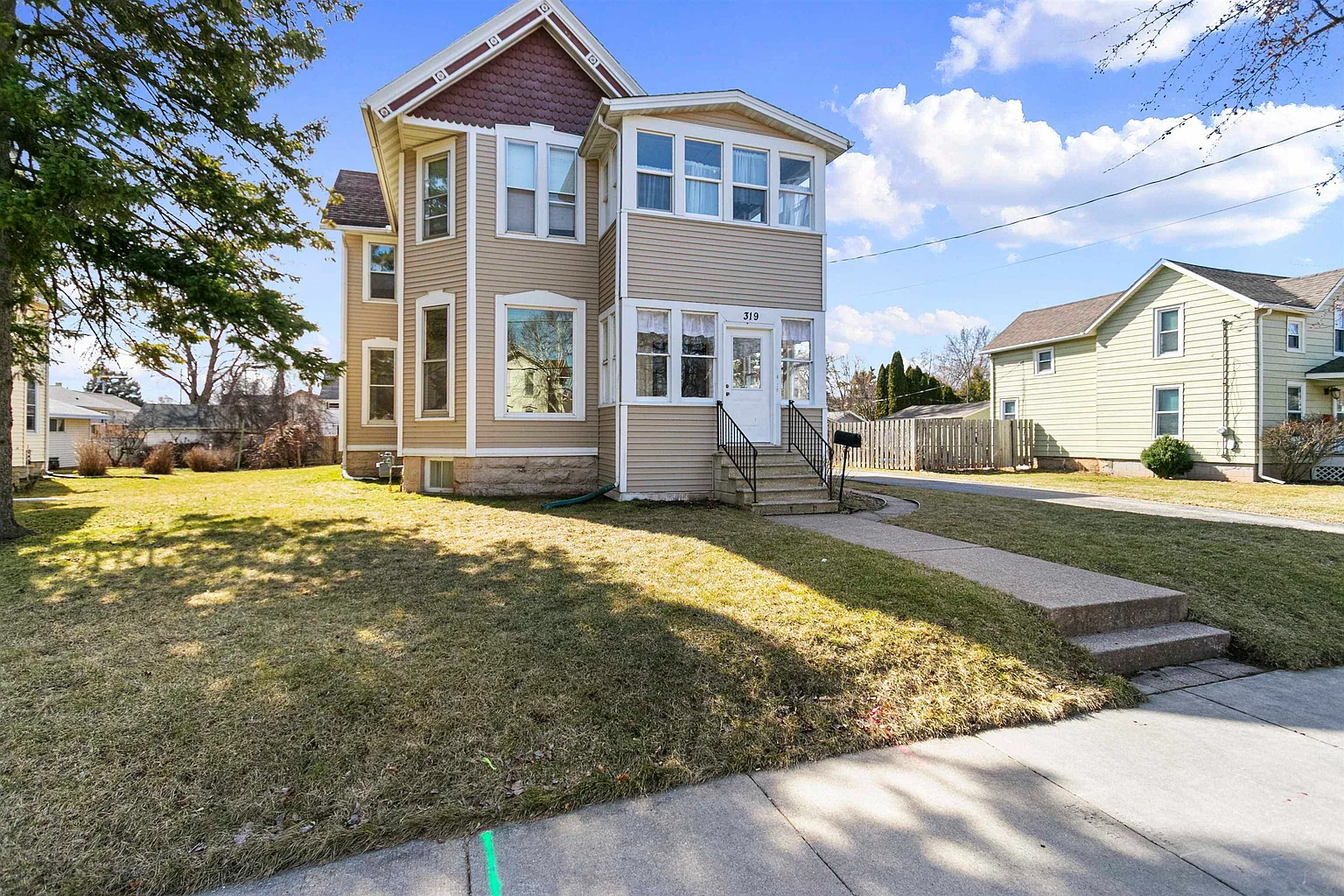 319 E Irving Ave photo 1
