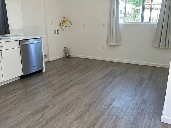 3rd image of 6529 Walnut Ave