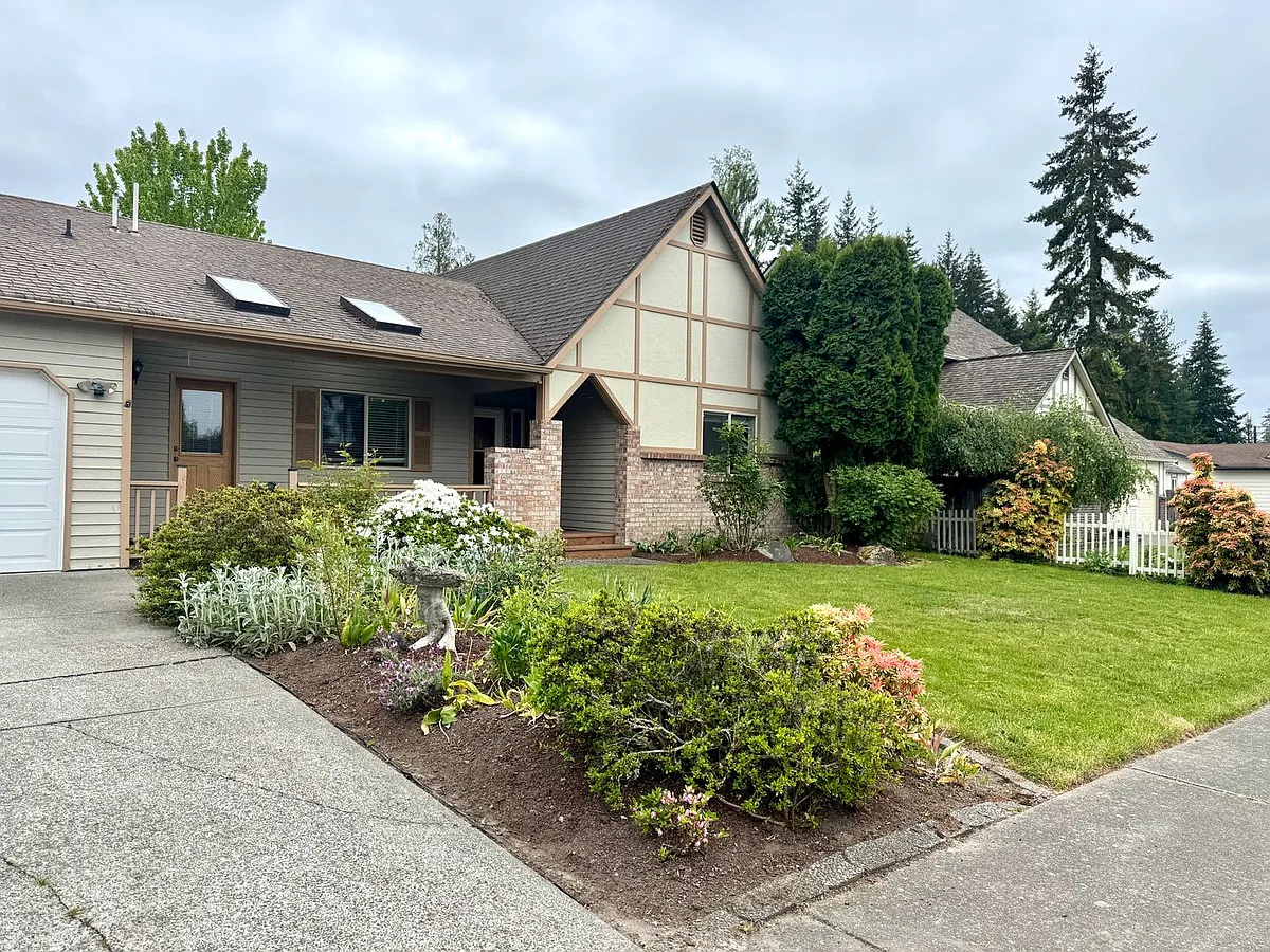 Building Photo - 19850 Mosjon Cir NE