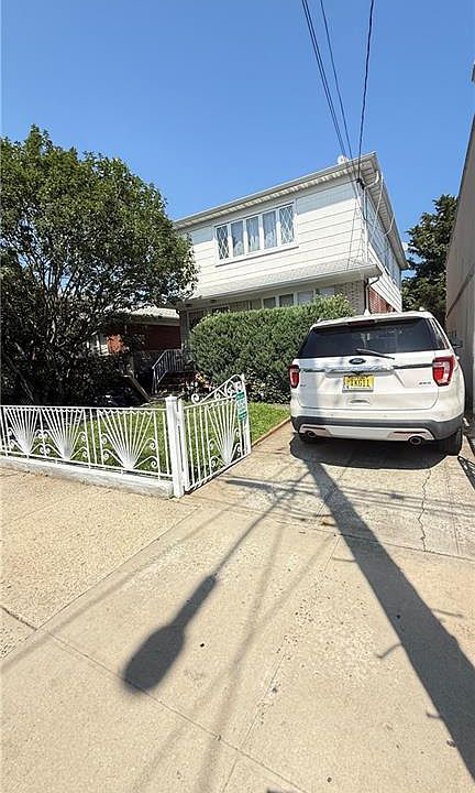 1st image of 1593 E 53rd St