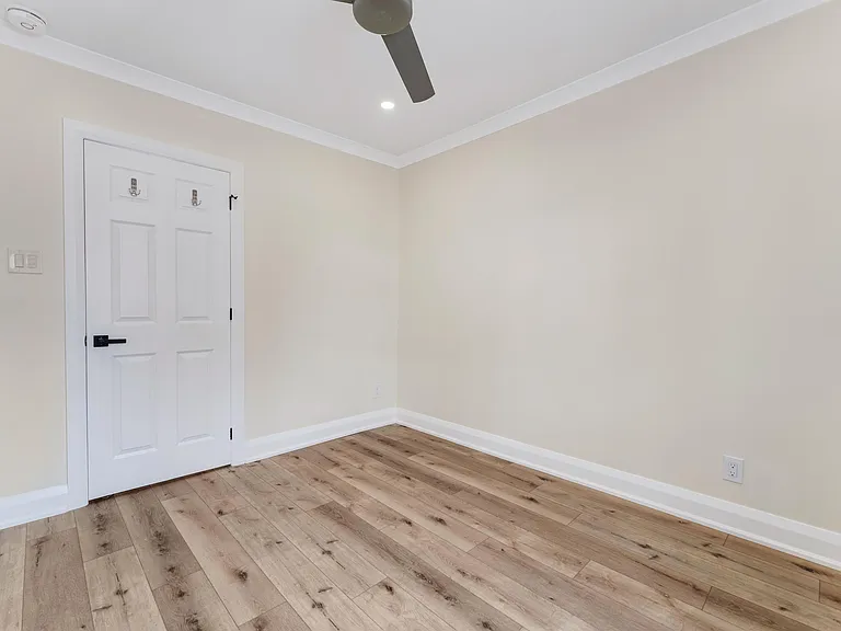 137 Carruthers Ave #1 — Photo 9
