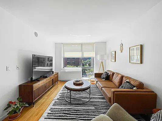 2nd image of 1770 Madison Ave APT 4E