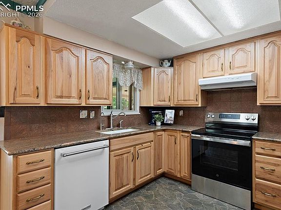 5th image of 1585 Luna Vista St