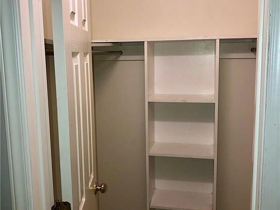 5th image of 214 English Ct
