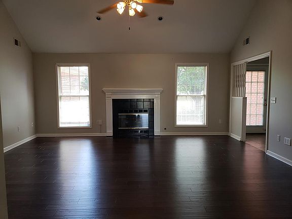 2nd image of 220 Woodcrest Dr