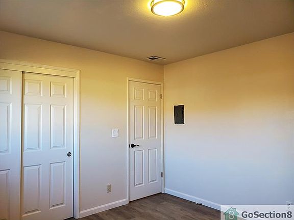 4th image of 696 Pinewood Dr #4