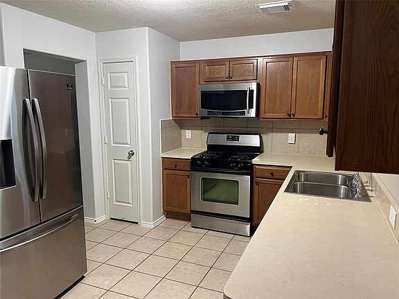 4th image of 152 Easton Glen Ln