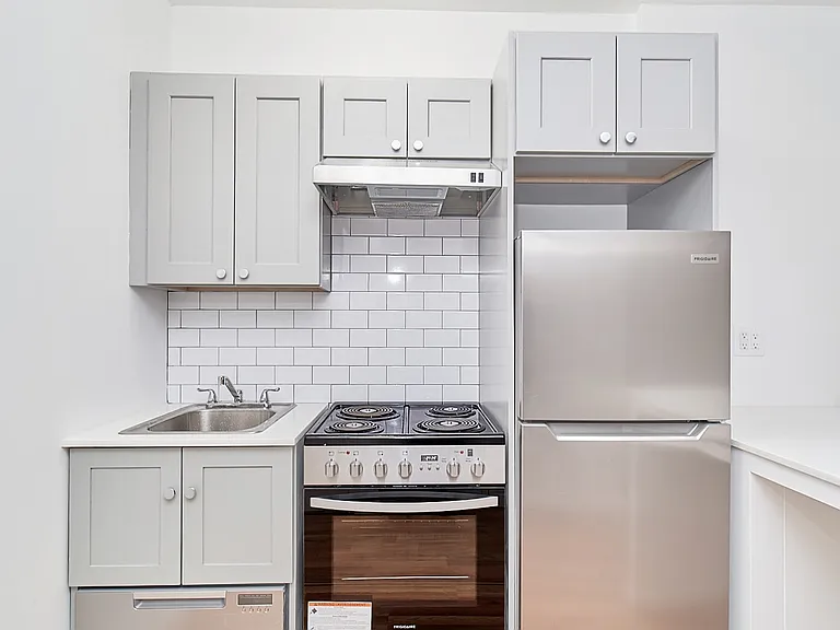 326 E 74th St #14 — Photo 2