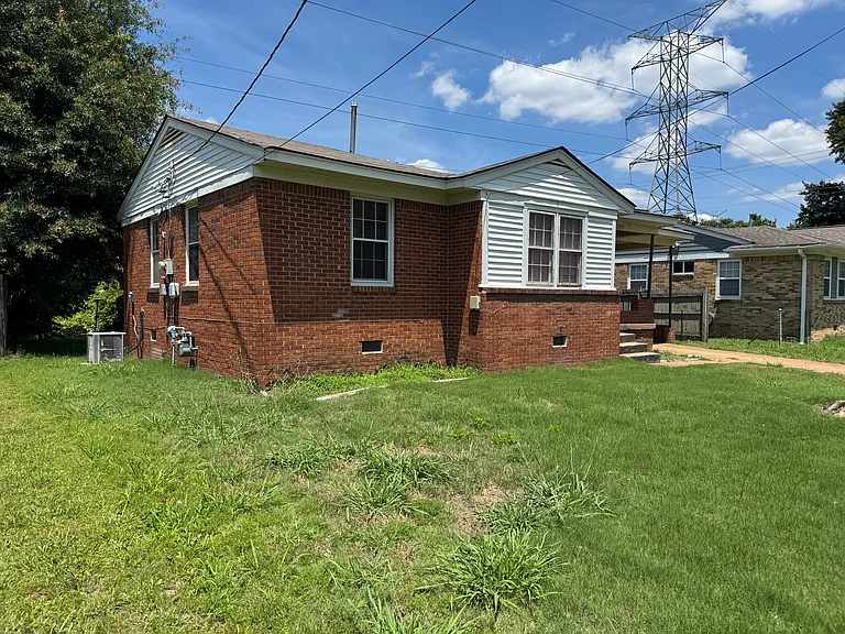 3554 Venable Rd — Photo 2