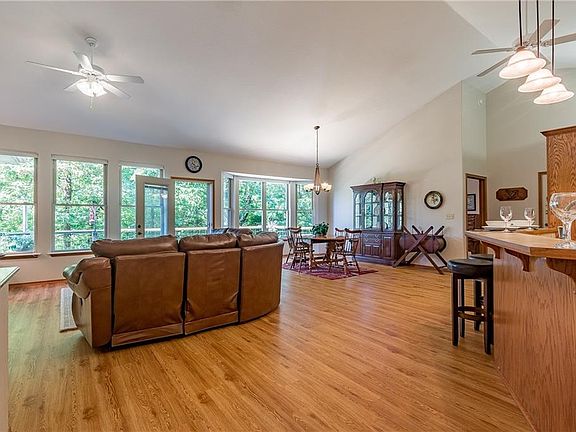 4th image of 8 Cheriton Ln
