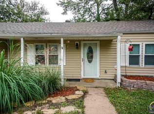 2400 SW Valley Brook Ln, Topeka, KS 66614