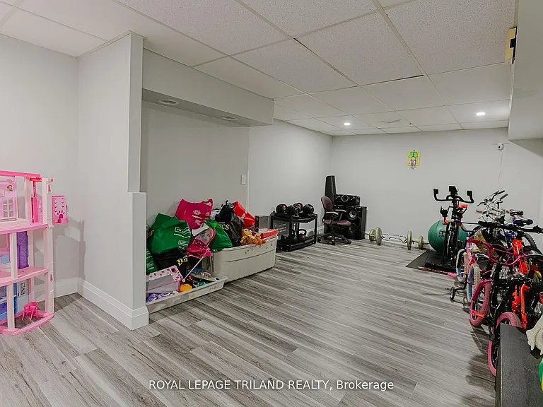 60 Fiddlers Green Rd #36 — Photo 5