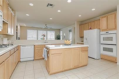 4th image of 6088 Crater Lake Dr