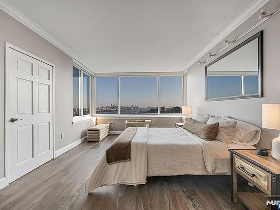 5th image of 100 Old Palisade Rd APT 3906