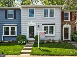 8673 Bent Arrow Ct, Springfield, VA 22153