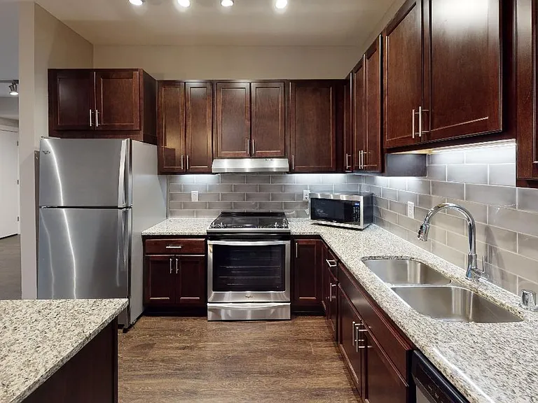 Red44 Luxury Apartments | Specials Available — Photo 48