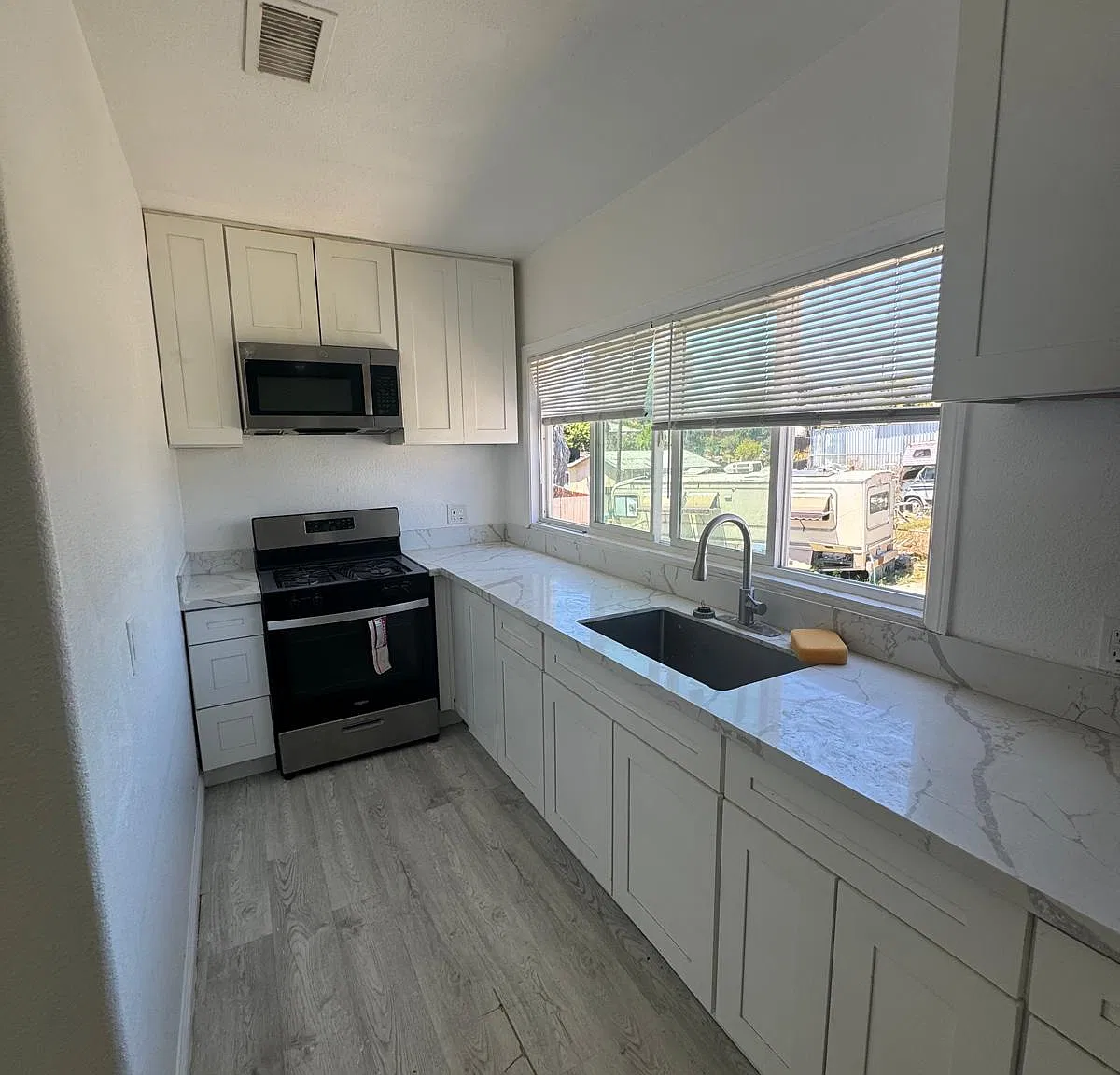 734 Grand Ave — Photo 2