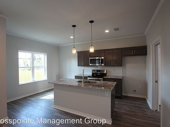 5th image of 1927 Lindbergh St #103