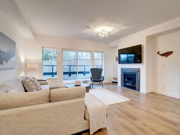 710 School Rd #201, Gibsons, BC V0N 1V9