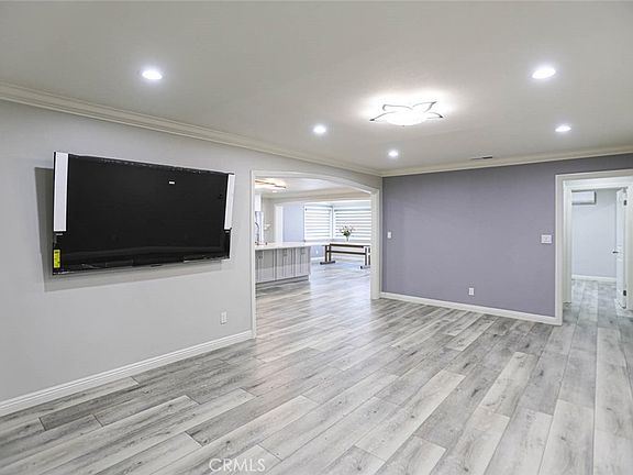 3rd image of 8872 Montrose Ave