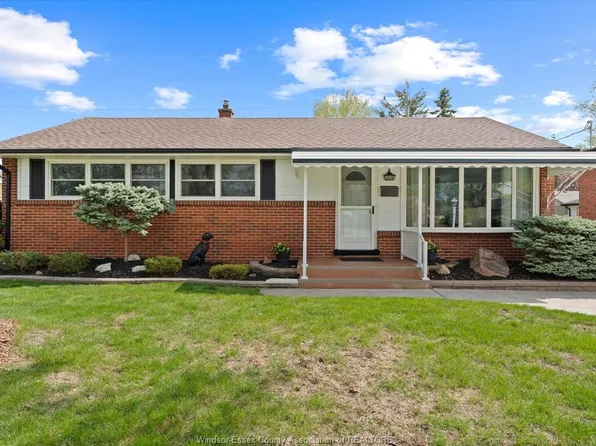 3570 Roxborough Blvd, Windsor, ON N9E 3A2