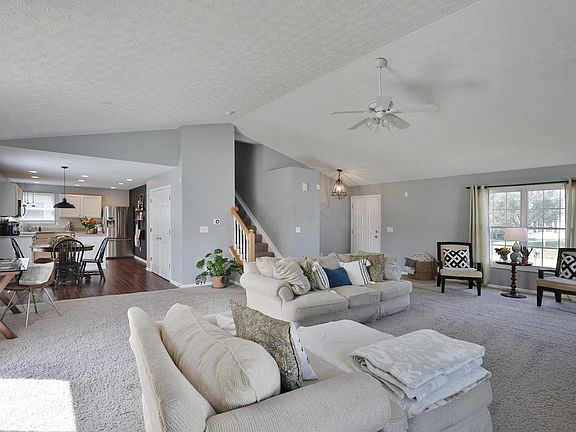 3rd image of 744 Heartland Meadows Dr
