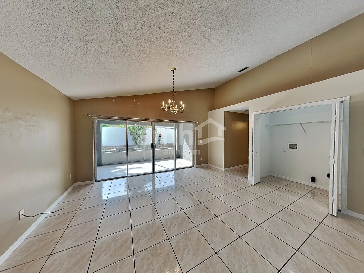 4 bed, 2.0 bath, 1656 sqft, $2,495 — Photo 4