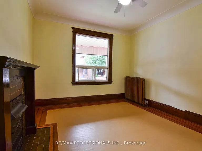 49 Spadina Ave — Photo 3
