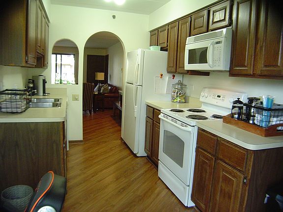 3rd image of 915 N York St APT 406