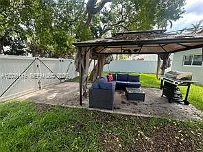 Tyler St — Photo 10