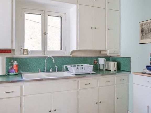 4th image of 307 Colvin Ave #3