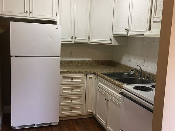 2nd image of 1395 E Market St APT A