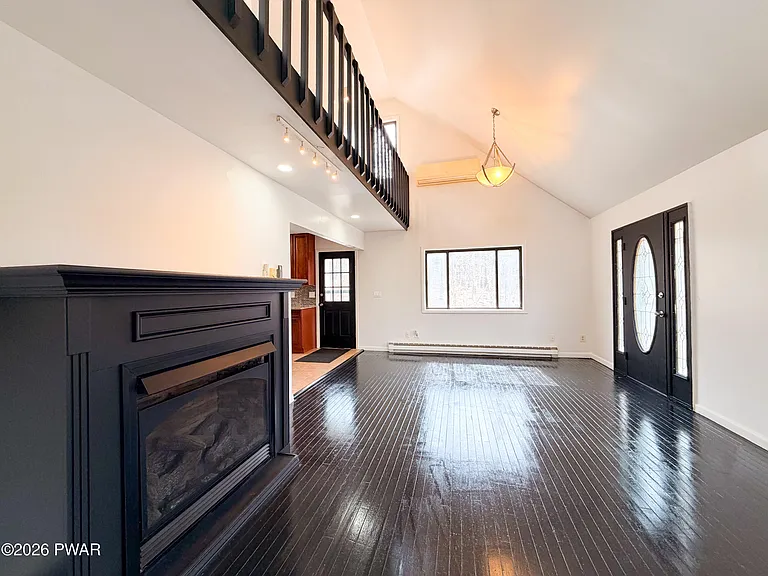811 Hickory Ct — Photo 13