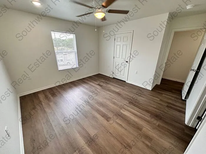 2101 Bobwhite Ct #B — Photo 6