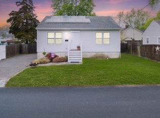 15 Patchogue St, Patchogue, NY 11772