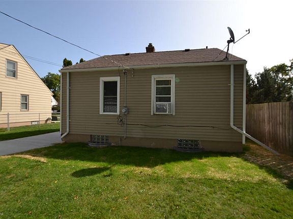 3rd image of 22027 Virginia Ave
