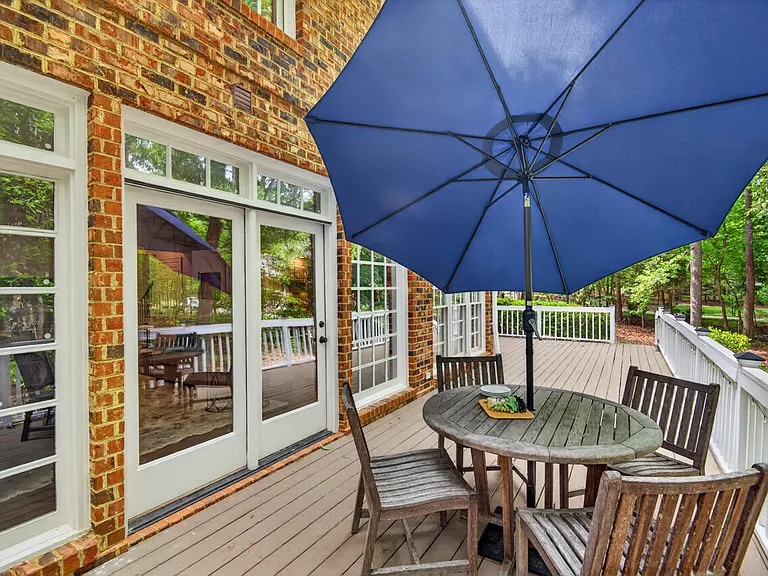 1202 Summerville Ln — Photo 37