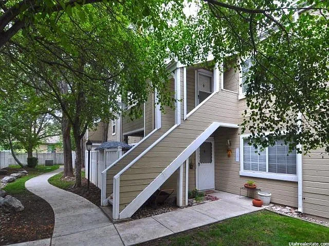 2 bed, 878 sqft, $1,500 — Photo 2