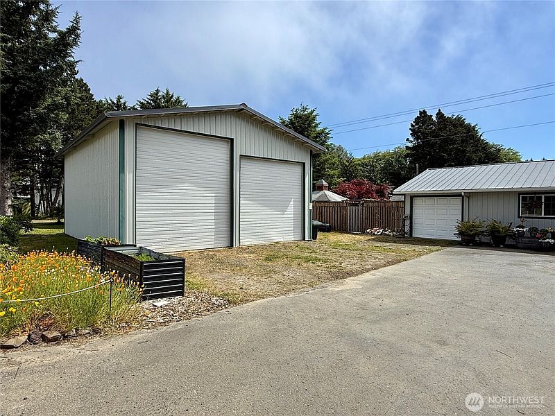 2nd image of 12912 N Alley