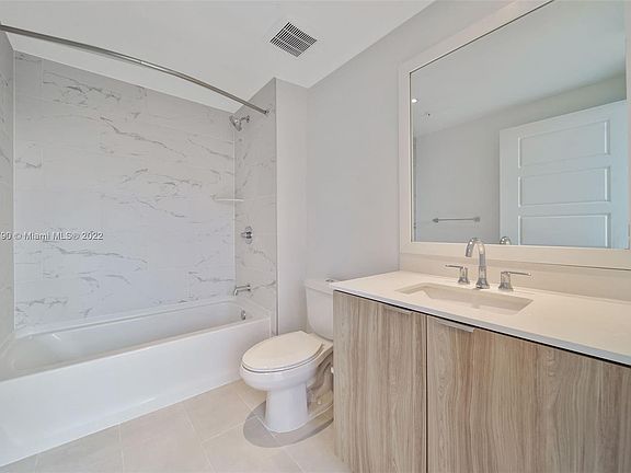 5th image of 2151 N Bayshore Dr #1-0601